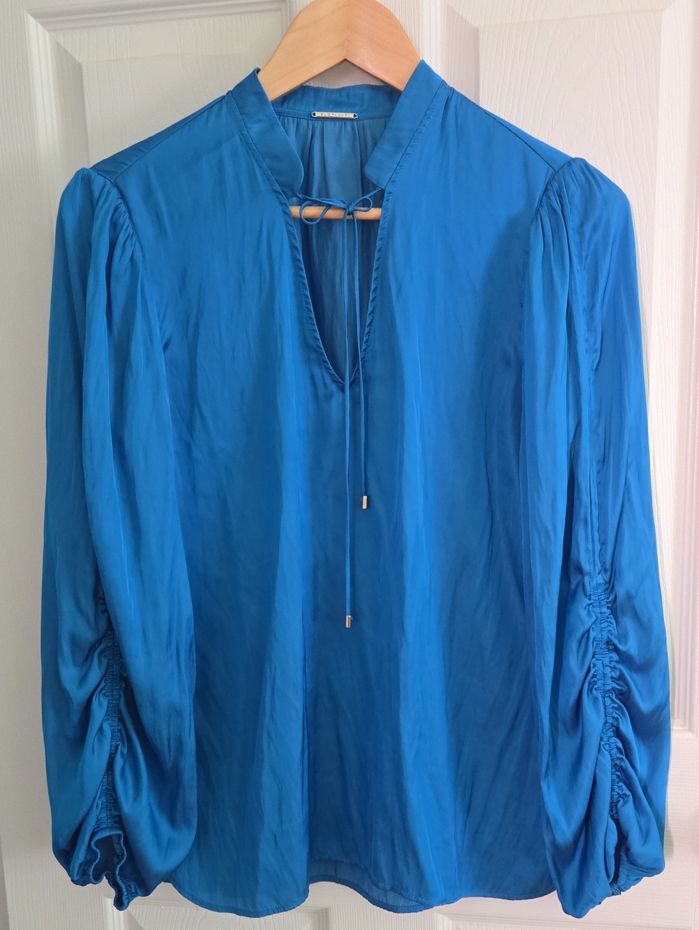 EUC Elie Tahari Teal-Blue V-Neck Long Sleeve Blouse